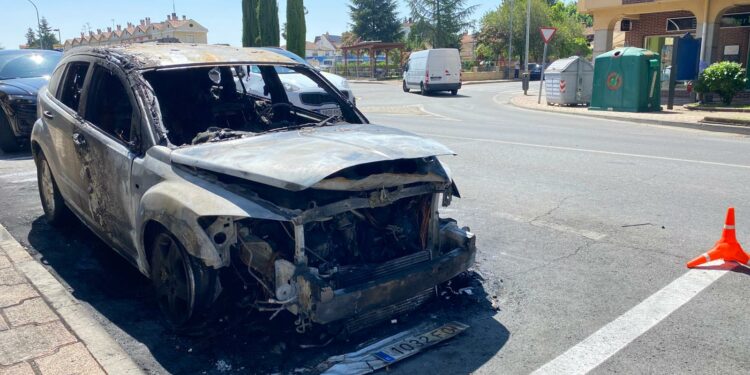Calcinado un vehículo de madrugada en Santa Marta