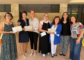 Reconocimiento de Villamayor a tres profesoras del colegio Piedra de Arte que finalizan su labor educativa