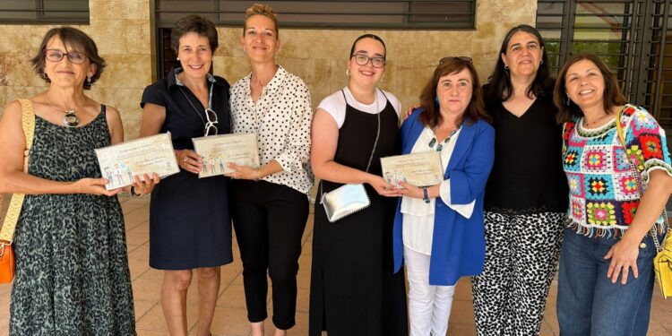 Reconocimiento de Villamayor a tres profesoras del colegio Piedra de Arte que finalizan su labor educativa