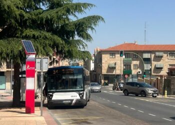 La Junta apuesta por digitalizar las paradas de los autobuses metropolitanos de Salamanca a pesar de la permanente antigüedad de su flota
