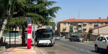 La Junta apuesta por digitalizar las paradas de los autobuses metropolitanos de Salamanca a pesar de la permanente antigüedad de su flota