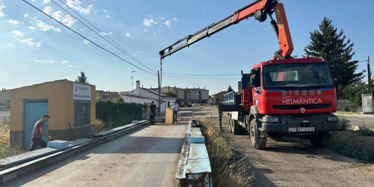 Villamayor traslada la báscula municipal para mejorar el acceso norte por la SA-300 y modernizar el servicio a agricultores