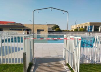 Cerrada la piscina de Villares al volver a defecar en ella por sexta vez este verano