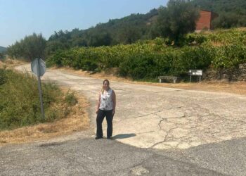 Santibáñez de la Sierra recibe 16.667 euros para asfaltar la vía de acceso al municipio