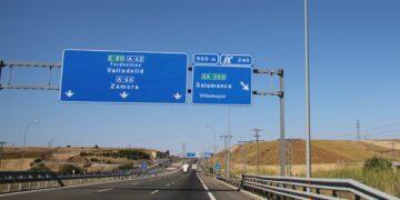 Una mujer de 69 años herida en una salida de vía en la A-62 a la altura de Villamayor