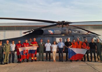 Aterrizan en Matacán dos helicópteros de Eslovaquia y República Checa para participar en el dispositivo de extinción de incendios