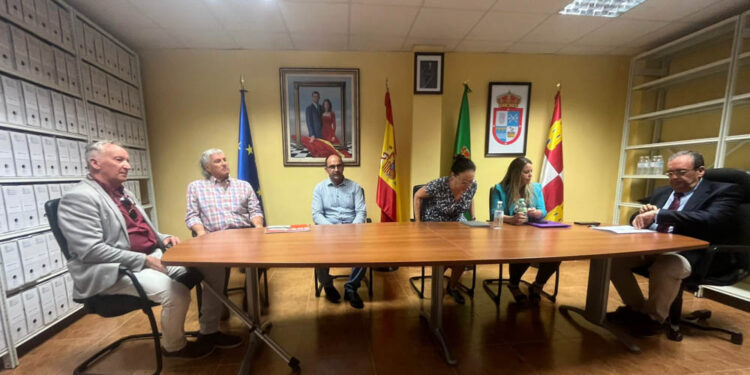 Prospera la moción de censura y el PSOE se hace con el Gobierno de Santibáñez de la Sierra