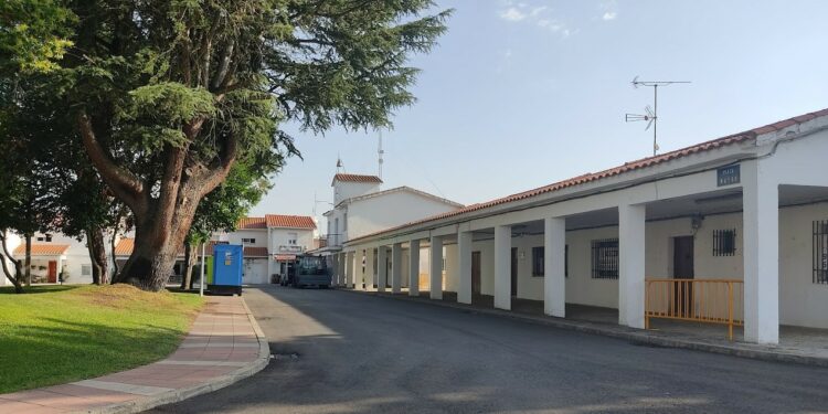 Quejas e indignación de los vecinos de Nuevo Naharros por los continuos cortes de luz que sufren: “Hemos retrocedido al siglo XIX”