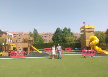 Santa Marta estrena parque infantil con temática medieval en la calle Gloria Fuertes