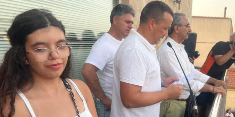 Explosión festiva de cientos de peñistas con el pregón de la joven Celia Vega en Doñinos