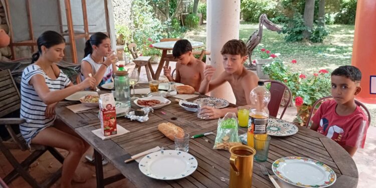 Mohamed disfruta de unas verdaderas ‘Vacaciones en Paz’ con su familia salmantina