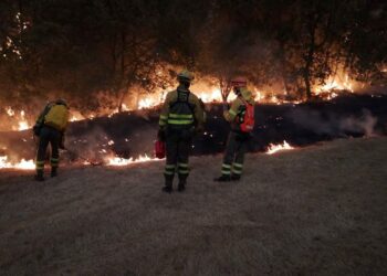 Los incendios de El Payo y Cipérez mantienen en alerta a la población