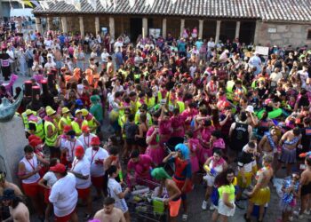 4.000 vecinos protagonizan un histórico chupinazo que inaugura las Fiestas de San Roque de Carbajosa
