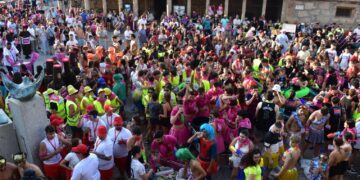 4.000 vecinos protagonizan un histórico chupinazo que inaugura las Fiestas de San Roque de Carbajosa