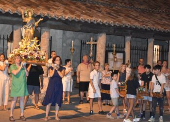 Arranca el triduo religioso con la procesión nocturna en honor a Nuestra Señora y San Roque en Carbajosa