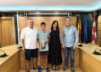 Carbajosa recibe a Diego Martín, campeón de España Infantil de Golf en la modalidad ‘Pitch and Putt’