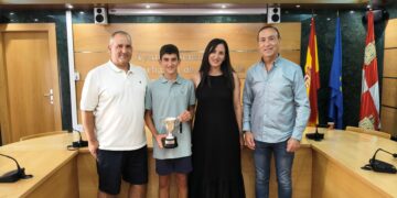 Carbajosa recibe a Diego Martín, campeón de España Infantil de Golf en la modalidad ‘Pitch and Putt’