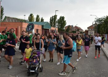 Carbajosa inicia las fiestas con el recorrido de peñas y la parrillada popular que han reunido a 700 vecinos
