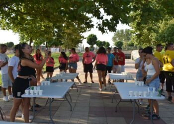 Más de un centenar de peñistas prueban suerte en el torneo de beerpong de Carbajosa