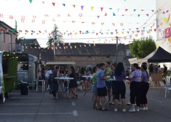 La II Feria de Food-Truck llena Castellanos de comida, música y ambiente festivo