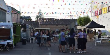 La II Feria de Food-Truck llena Castellanos de comida, música y ambiente festivo