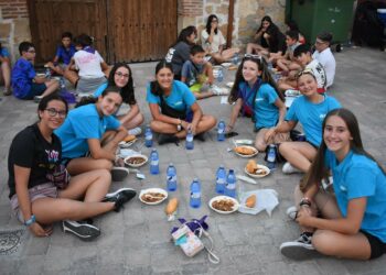La caldereta popular de Castellanos reúne a sus vecinos en una cena compartida, llena de convivencia y ambiente festivo