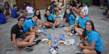 La caldereta popular de Castellanos reúne a sus vecinos en una cena compartida, llena de convivencia y ambiente festivo