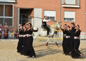 Castellanos disfruta del arte ecuestre y flamenco de la mano de ‘La Casa de Andalucía en Salamanca’