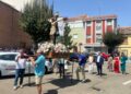 La Bajada del Cristo y la procesión de las antorchas marcan el inicio de las fiestas de Castellanos de Moriscos cargadas de emoción, música y tradición