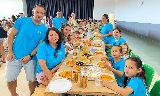 Doñinos celebra su concurso de cócteles y la gran comida compartida con 400 vecinos y peñistas