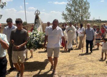Cerca de un centenar de cofrades arropan a la Virgen del Viso en el día grande de su fiesta