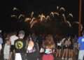 Una mágica noche de fuegos artificiales despide las intensas fiestas de Santa Marta