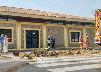 Un herido en la fuga de gas provocada por las obras en la urbanización Villas de Valdelagua