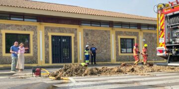 Un herido en la fuga de gas provocada por las obras en la urbanización Villas de Valdelagua