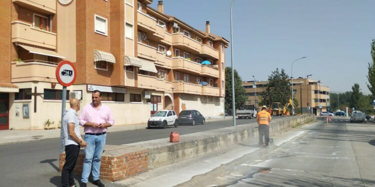 Santa Marta inicia las obras para crear una nueva acera y facilitar el acceso desde la avenida Madrid a Signo XXV