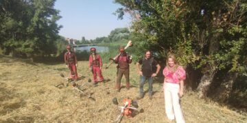Santa Marta limpia y retira la maleza de la ribera del río desde el paseo del Mirador hasta el molino