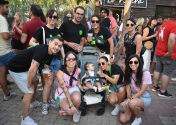 El último tardeo de las fiestas se une a la esperada parrillada con 400 personas en una jornada de convivencia y buen ambiente en Santa Marta
