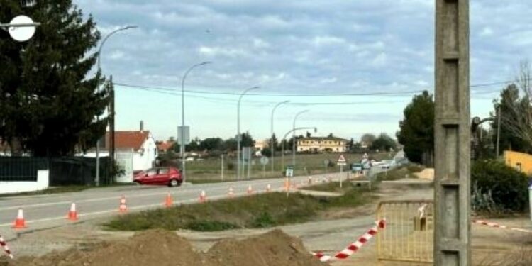 Dos personas heridas leves en un accidente entre un turismo y una furgoneta en Villamayor