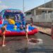 Los niños de Villamayor disfrutan de los hinchables y juegos de agua en la primera tarde festiva del verano