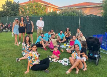 La parrillada de las peñas de Villamayor reúne a mil vecinos en la merienda de convivencia festiva