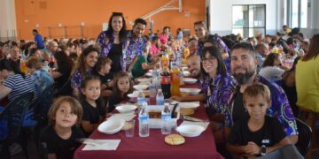 Los vecinos de Villares comparten más de un millar de raciones de caldereta en las Fiestas Fin de Verano