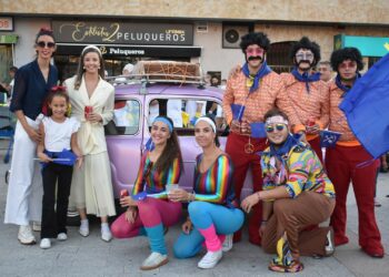 Coloridos disfraces y mucha música dan inicio a la Fiestas de Fin de Verano en Villares