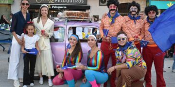 Coloridos disfraces y mucha música dan inicio a la Fiestas de Fin de Verano en Villares