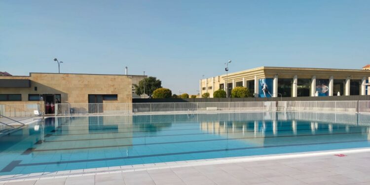 Un nuevo incidente vuelve a cerrar la piscina grande de Villares