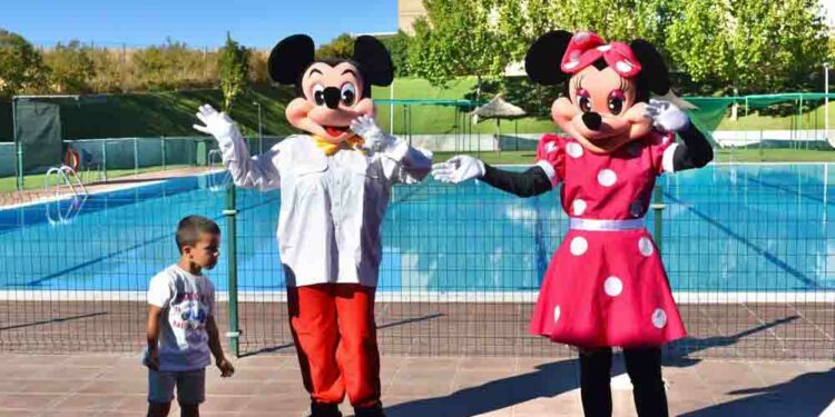 Las piscinas de Aldeatejada cierran su temporada de baño con una fiesta de fin de verano