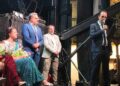 San Esteban corona a la Reina e inicia las fiestas con el pregón y el gran ambiente y colorido de las peñas