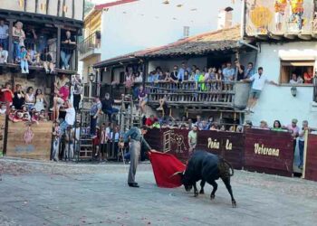 San Esteban de la Sierra se echa a las calles en una espectacular jornada de las Fiestas del Cristo