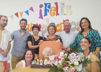 Lola González celebra su 107 cumpleaños acompañada de sus familiares y amigos
