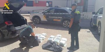 Detenido un joven de 27 años que transportaba 76,8 kilos de hachís en su vehículo