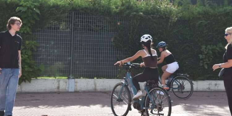 Un centenar de alumnos de instituto aprenden con el ‘Circuito de la Movilidad’ de Santa Marta